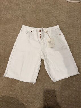 NWT Bohme White High-Rise Denim Shorts with Raw Hem Size 26